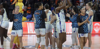 Jugadoras de Valencia Basket celebrando tras un partido contra Casademont Zaragoza.