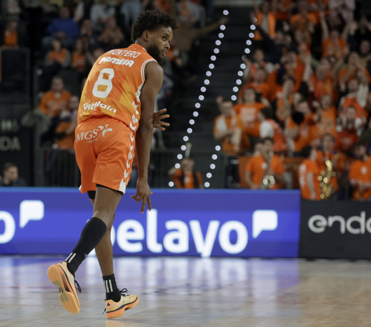 Jugador de Valencia Basket celebrando durante el partido contra Casademont Zaragoza