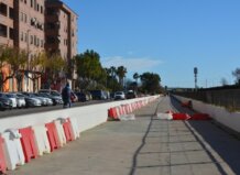 Obras en el barranco de la Saleta en Aldaia con vehículos y edificios