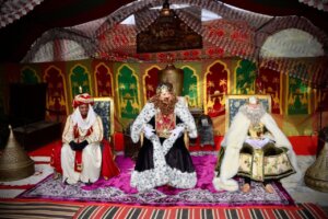 Los Reyes Magos se preparan para la cabalgata en Torrent.