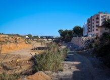 Vista de la calle Barranco de l'Horteta en Torrent con obras de rehabilitación