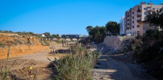 Vista de la calle Barranco de l'Horteta en Torrent con obras de rehabilitación