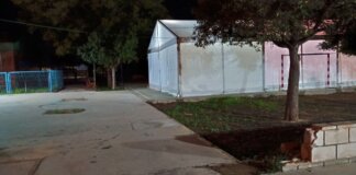 Carpa provisional en el CEIP l'Horta de Paiporta por problemas de condiciones climáticas.