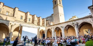 Concierto al aire libre en el Centre del Carme con gran audiencia