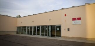 Fachada del Centro Público de Educación Especial L'Encarnació en Torrent