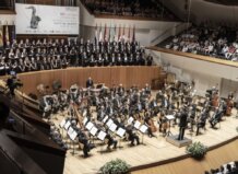 Orquesta y coro en el Certamen Internacional de Bandas de Música en Valencia