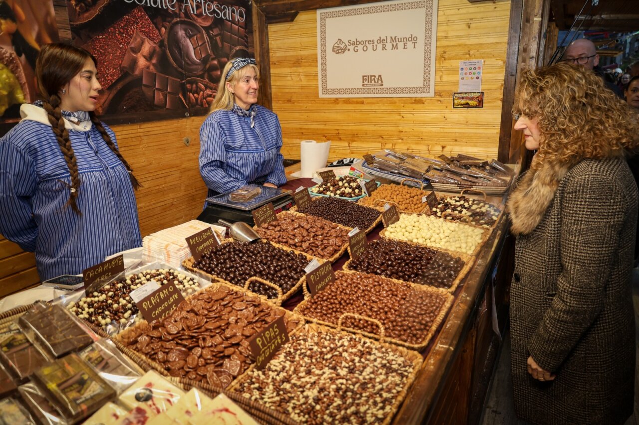 La III Feria del Chocolate en Torrent atrae a miles de visitantes.