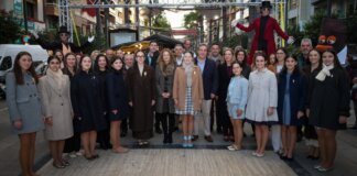 Inauguración de la Feria del Chocolate en Torrent con participantes y autoridades