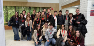 Grupo de estudiantes en la Feria de Universidades del British School of Valencia