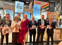 La Comunitat se reivindica en Fitur 2026 como destino turístico respetuoso, diverso e inclusivo Grupo de personas en el stand de la Comunitat Valenciana en Fitur 2026