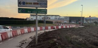 Señales de tráfico en Foios y Albalat dels Sorells al atardecer