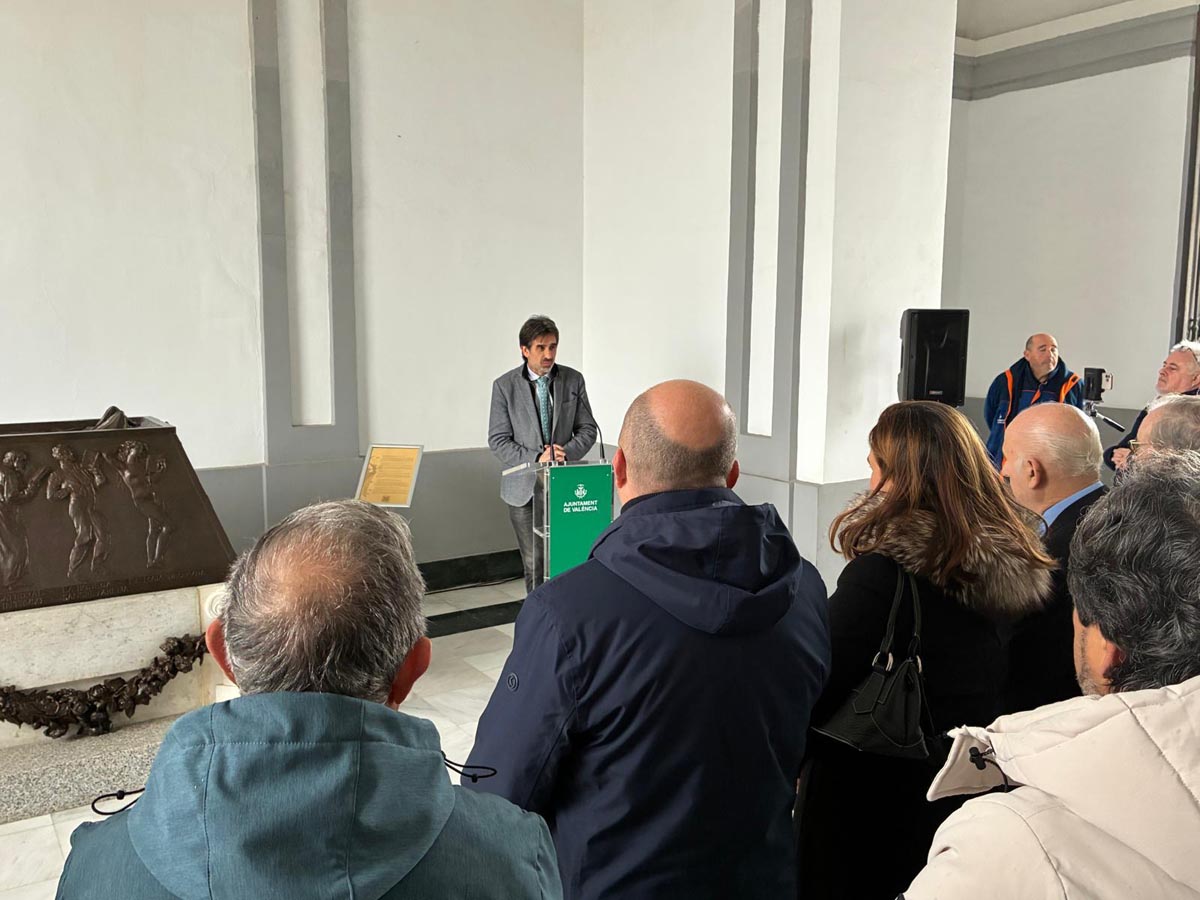 Ceremonia de homenaje a Blasco Ibáñez en Valencia con asistentes