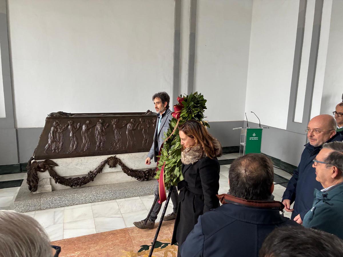 Ceremonia de homenaje a Blasco Ibáñez en Valencia con ofrenda floral