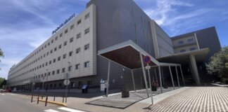 Exterior del Hospital de Manises mostrando su arquitectura moderna