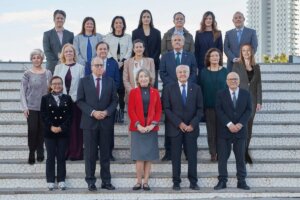 Grupo de profesionales del Ilustre Colegio Oficial de Médicos de Valencia en una reunión