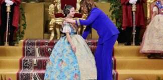 El Palau de la Música vibra con la Exaltaciión de Marta Mercader como Fallera Mayor Infantil de Valencia Marta Mercader recibiendo su banda como Fallera Mayor Infantil de Valencia