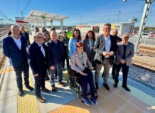 Grupo de personas en la nueva estación de València Sud de Metrovalencia