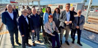 Grupo de personas en la nueva estación de València Sud de Metrovalencia