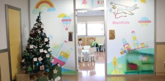 Entrada de la nueva ludoteca en el Hospital Universitario de Manises decorada para niños.
