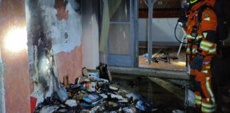 Bombero en el lugar de un incendio en Burjassot