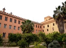 Vista del jardí de la Devesa del Castell de Burjassot con vegetación autòctona