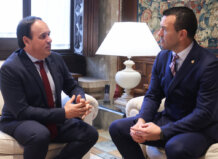 Mompó plantea a la Generalitat un plan conjunto de limpieza de barrancos ante la falta de actuación de la CHJ Reunión entre Vicent Mompó y Juanfran Pérez Llorca sobre limpieza de barrancos