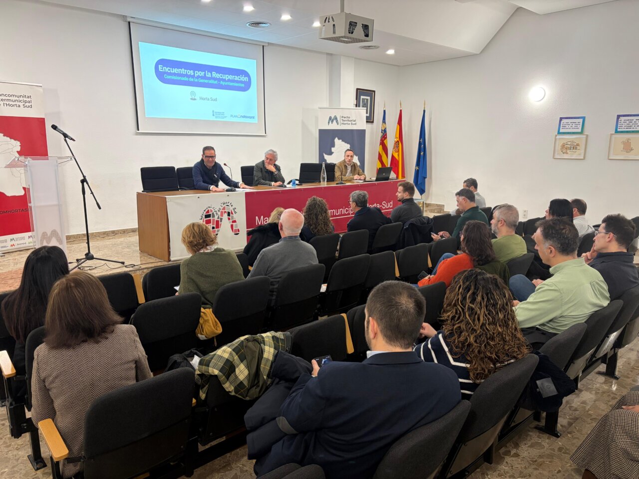 Reunión de la Mancomunitat de l'Horta Sud sobre reconstrucción educativa