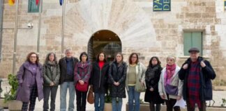 Grupo de personas en una manifestación por la DANA en Benetússer y Alfafar