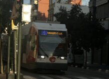Tranvía de Metrovalencia en el tramo Tarongers a Doctor Lluch.