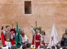 Torrent revive el espíritu de Moros y Cristianos con la celebración del Mig Any Celebración del Mig Any de Moros y Cristianos en Torrent con participantes en trajes tradicionales