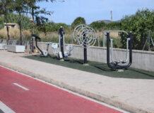Zona de ejercicio al aire libre en Rafelbunyol con maquinaria fitness