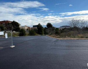 Vista de nuevas plazas de aparcamiento en Lloma Llarga, Paterna.