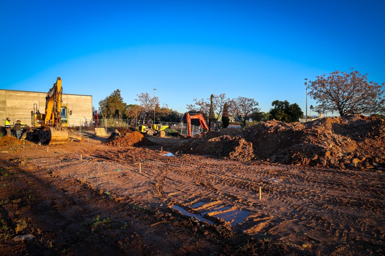 El Ayuntamiento de Torrent inicia obras para un nuevo espacio deportivo al aire libre.