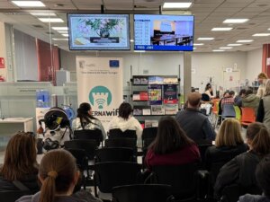 El Ayuntamiento de Paterna promueve el comercio local en pantallas informativas.