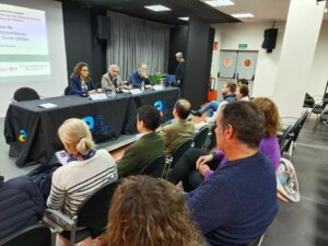 Presentación del proyecto de parques metropolitanos en Alfafar con asistentes