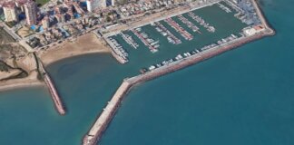 Vista aérea del puerto deportivo de La Pobla de Farnals con embarcaciones