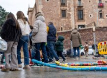 Los niños de El Puig celebran el rastre de pots cada 5 de enero.
