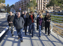 Visita de autoridades al Pont Nou de Paiporta tras su reapertura