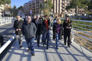 Visita de autoridades al Pont Nou de Paiporta tras su reapertura