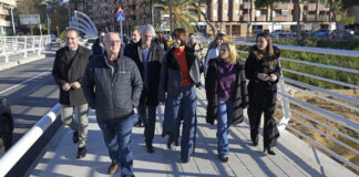 Visita de autoridades al Pont Nou de Paiporta tras su reapertura