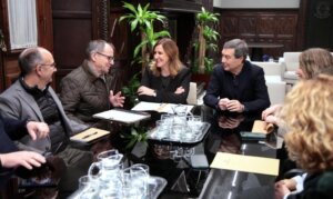 Reunión entre el conseller y la alcaldesa con vecinos de Penya Roja