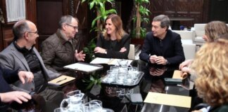 Reunión entre el conseller y la alcaldesa con vecinos de Penya Roja