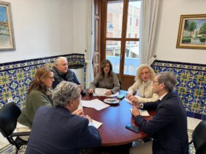 Reunión del Ayuntamiento de Meliana para discutir vivienda pública.