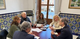 Reunión del Ayuntamiento de Meliana para discutir vivienda pública.