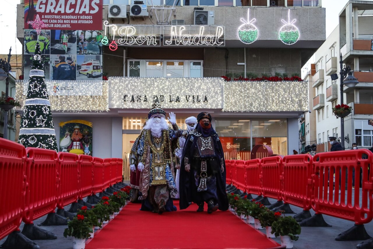 Los Reyes Magos llegan a Mislata para la celebración navideña.