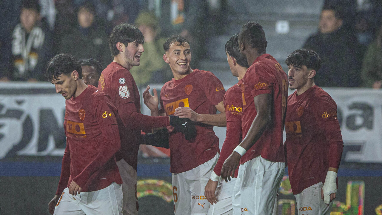 Rubén Iranzo celebra su primer gol con el Valencia CF en la Copa del Rey.