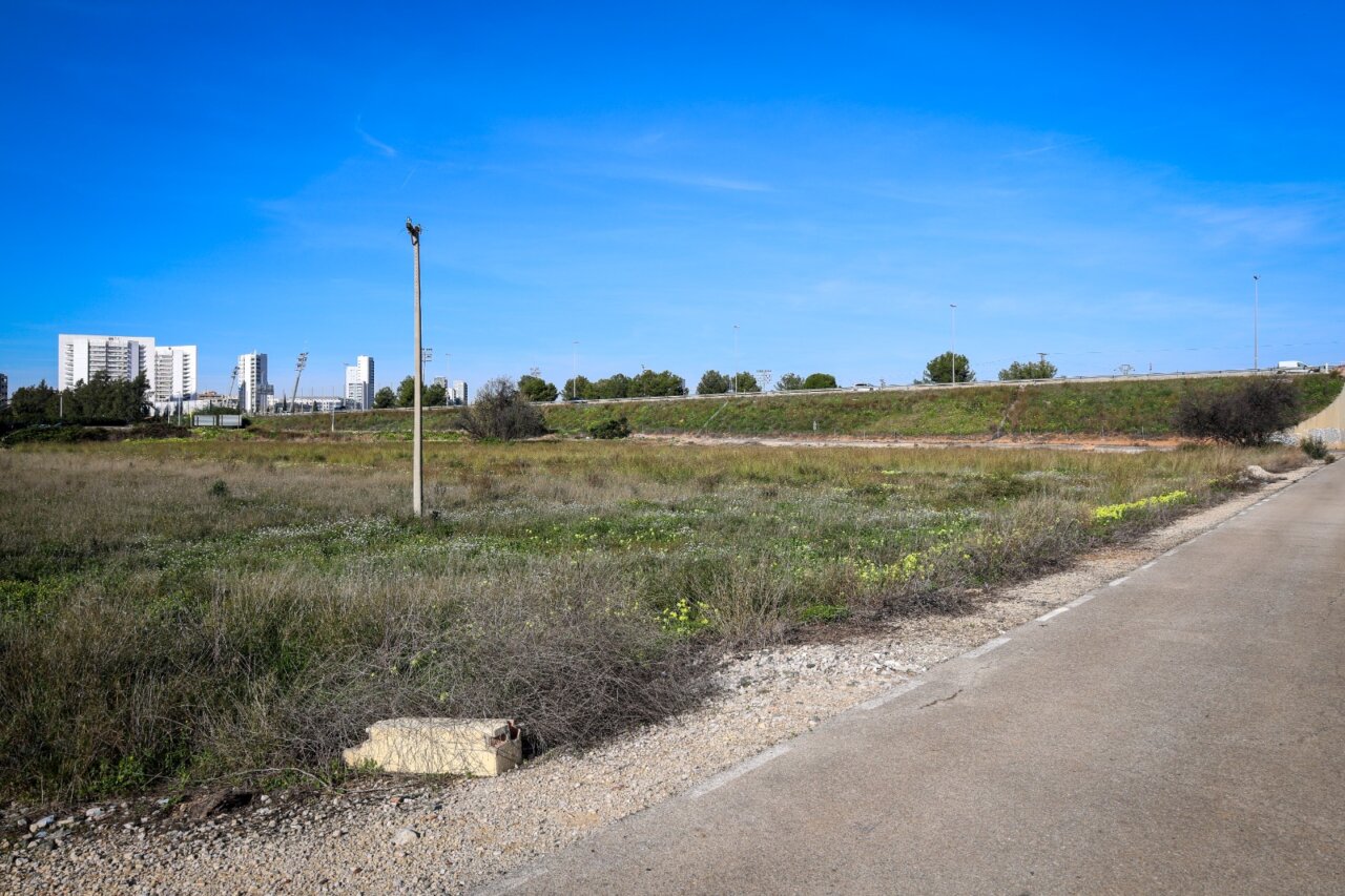 Terreno donde se construirá el tanque de tormentas en Torrent