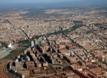 Vista aérea de la ciudad de València mostrando su urbanismo y paisaje.