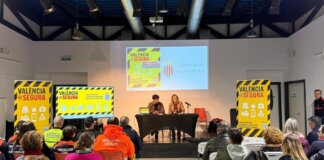 Evento de formación sobre emergencias en Xirivella con participantes y presentadores