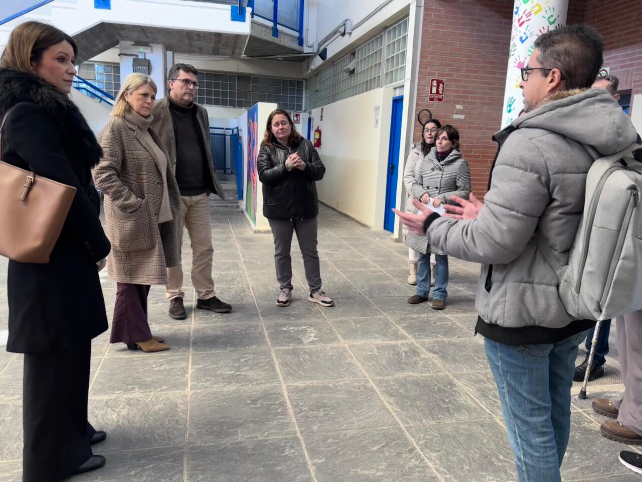 La consellera realiza una visita al IES Alfafar para conocer sus instalaciones.